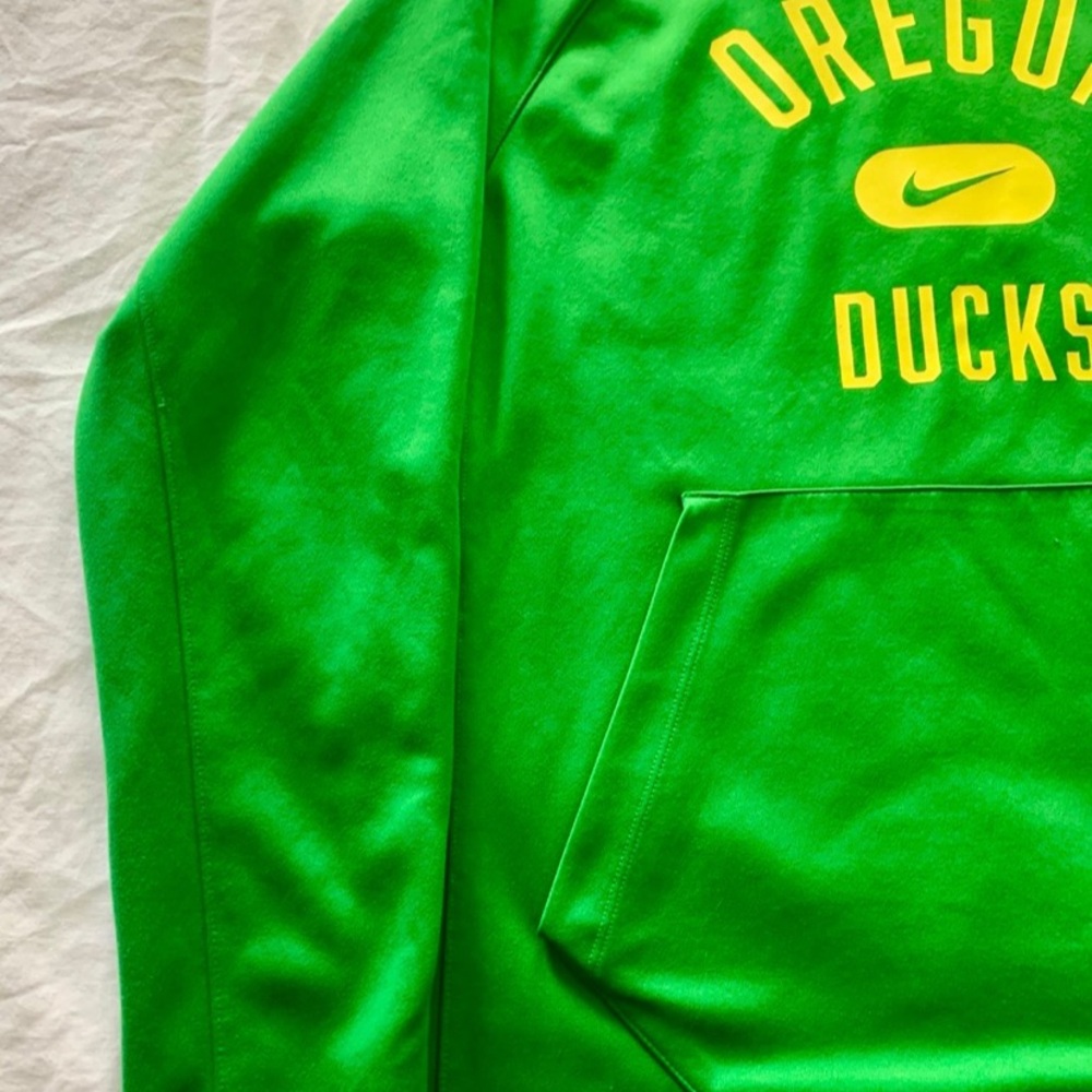Oregon Ducks Nike Dri-Fit Hoodie Pullover Sweatshirt Green Yellow
DD6259-377 - Picture 4 of 10